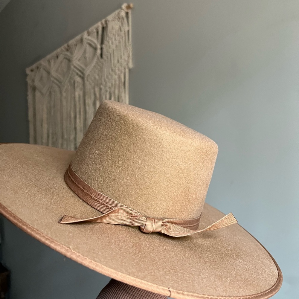 Lack of color wool felt hat